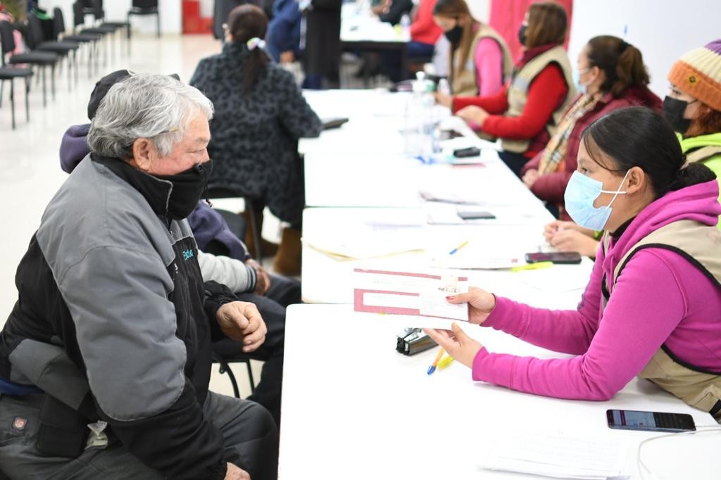 Entrega Bienestar en Juárez más de 7 mil tarjetas de pensión para adultos mayores