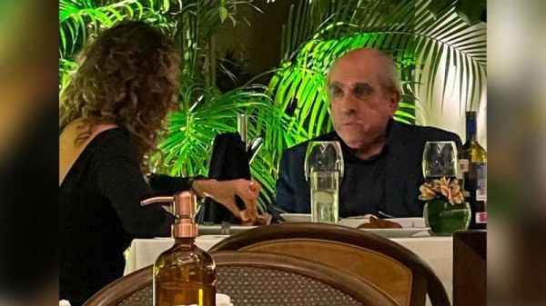 Nacional ‘Viva la austeridad’: Captan a Pablo Gómez, titular de la UIF, cenando en restaurante de lujo