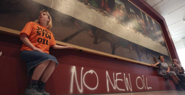 Activistas climáticos se pegan y pintan cuadro de Leonardo da Vinci en Londres