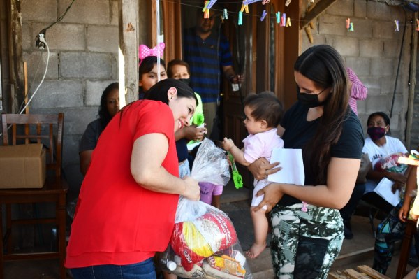 Escucha regidora Joceline Vargas a vecinos de Vistas Cerro Grande
