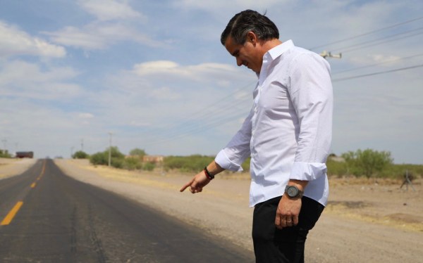 Tras gestión de Luis Aguilar, arrancan trabajos de reparación en la carretera Camargo - Ojinaga