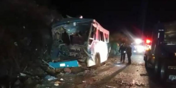 Mueren 14 en accidente carretero en Jalisco; 13 jornaleros y el chofer