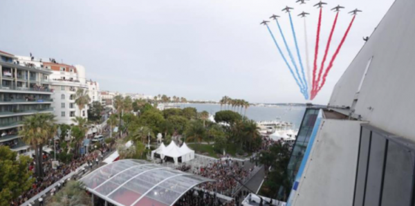 Aviones del ejército francés sobrevuelan Cannes en homenaje a “Top Gun: Maverick”