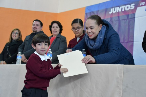 Destina SEyD 5 millones 799 mil pesos en vales de gas LP para escuelas de Educación Básica