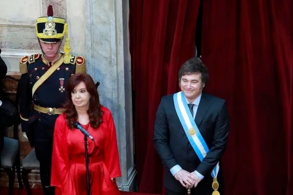 ‘Nos han arruinado la vida’: Esto dijo Milei en su primer discurso como presidente de Argentina