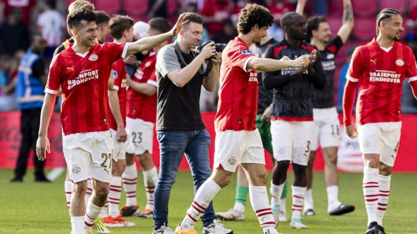El ‘Chucky’ Lozano sale del letargo y anota en la goleada que acerca al PSV al título