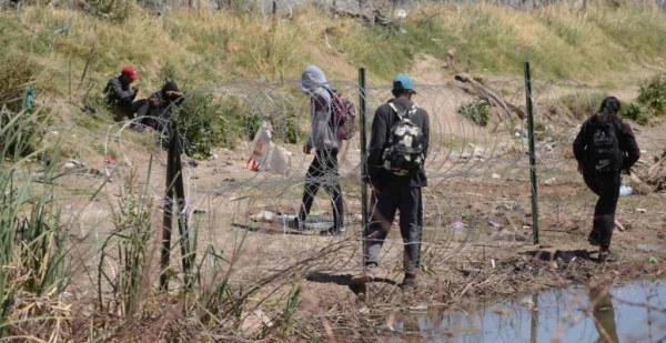 Temperaturas extremas en la zona desértica de Ciudad Juárez afectan a niños migrantes que buscan llegar a EU