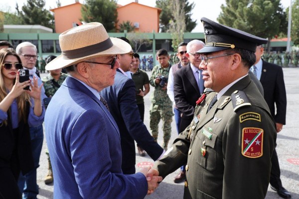 Asiste Alcalde a toma de protesta del nuevo comandante de la V Zona Militar