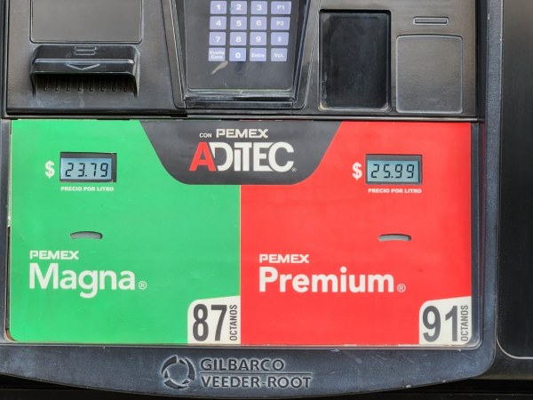 Cada vez más lejos de los 10 pesos el litro de gasolina, ofrecido por López Obrador
