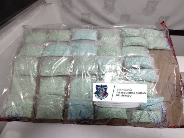 Capturan a pareja con 30 bolsas de supuesto fentanilo y porciones de presunta cocaína rosa en Juárez