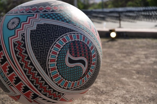Parten a EU esferas gigantes de Mata Ortiz que representarán a Chihuahua en la “Semana de México en Chicago”