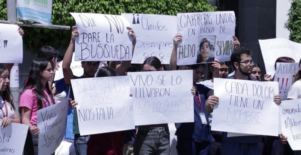 Estudiantes de la Universidad de Guadalajara paran actividades por segundo día para exigir la localización de su compañero desaparecido