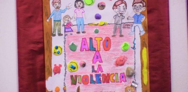 Menores retratan violencia en casa y escuela en concurso de dibujo infantil en Michoacán