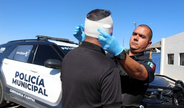Equipan a policías paramédicos con kits de primeros auxilios para brindar mejor servicio