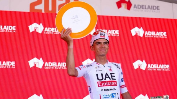 El ciclista mexicano Isaac del Toro renueva con el equipo UAE Emirates hasta 2029: “Aprendo todos los días”
