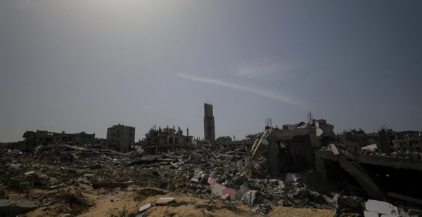 Al menos 310 cadáveres han sido exhumados de fosas comunes en un hospital al sur de Gaza