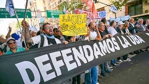 Manifestaciones universitarias desafían al Gobierno de Milei en Argentina