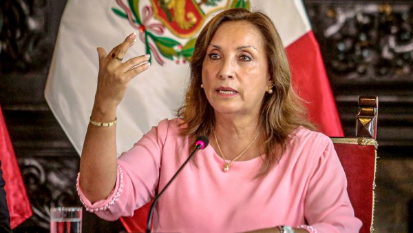 Boluarte hace una sorpresiva comparecencia ante el fiscal de Perú