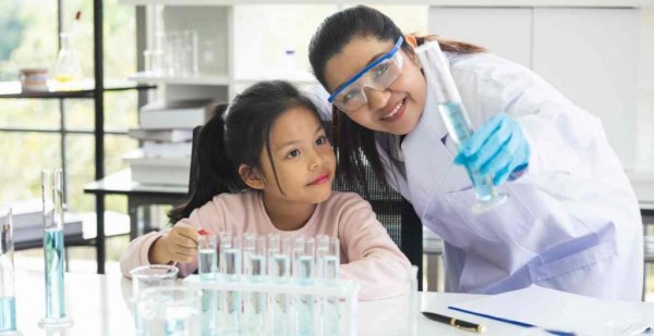Persiste la brecha de género en carreras relacionadas con ciencias e ingenierías: sólo 35% de graduados son mujeres