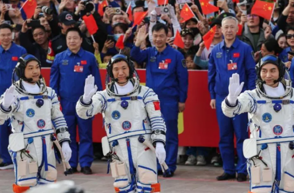 La misión Shenzhou-18 despega con éxito a la estación espacial Tiangong