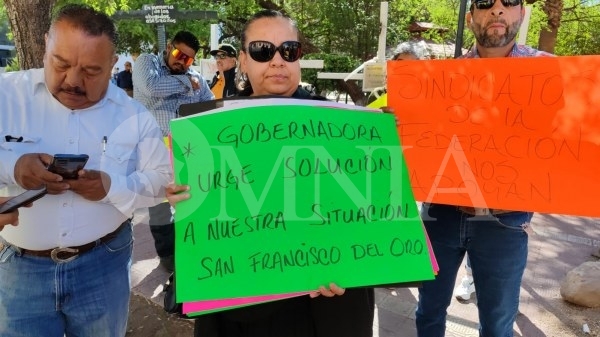 Se manifiestan trabajadores del Sindicato Municipal de San Francisco del Oro; exigen pago de 3 quincenas pendientes