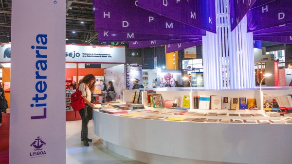 La Feria Internacional del Libro de Buenos Aires repudia a Milei por ataques a la cultura