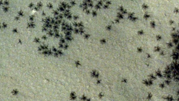 Hallan espeluznantes 'arañas' en la superficie de Marte
