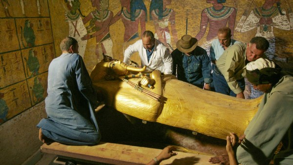 Revelan por qué murieron 20 personas que abrieron la tumba de Tutankamón