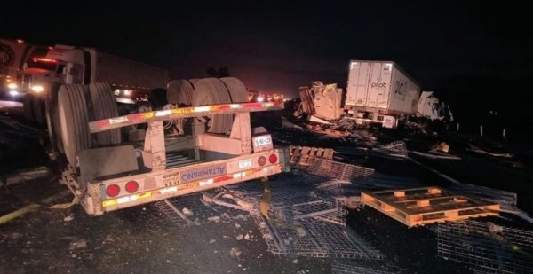 Dos personas murieron y al menos otras tres resultaron heridas en un choque entre dos tráilers en la autopista Salamanca-Querétaro