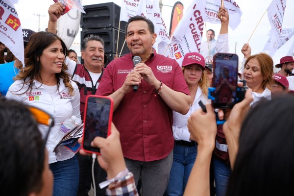 Ciudadanos muestran su apoyo ferviente a Cruz Pérez Cuéllar en las calles de Ciudad Juárez