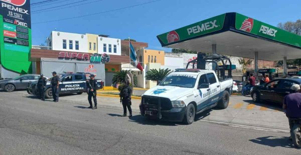 Empleados de gasolineras en Apatzingán amagan con suspender el servicio debido a extorsiones del crimen organizado
