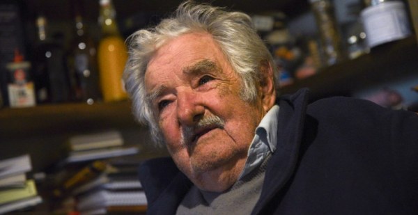 El expresidente uruguayo José Mujica anuncia que tiene cáncer de esófago