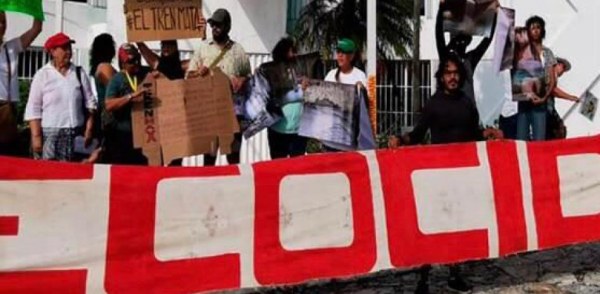 Ambientalistas clausuran simbólicamente la Semarnat en zona hotelera de Cancún