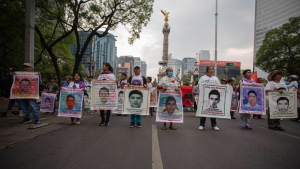 Caso Ayotzinapa: Fiscalía analiza 35 cuerpos entre 2,000 en la búsqueda de los estudiantes