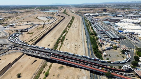 Revisiones aleatorias en Texas afectan a transportistas mexicanos