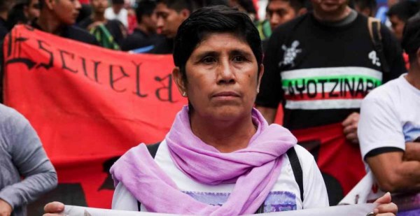 Padres de los 43 normalistas retiran su plantón del Zócalo y aceptan reunirse con AMLO después de las elecciones: “No pudo darnos justicia”