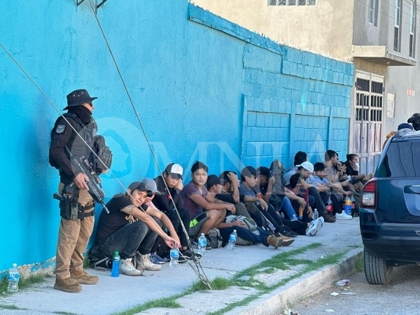 Logra SWAT rescatar a casi cien migrantes en Juárez