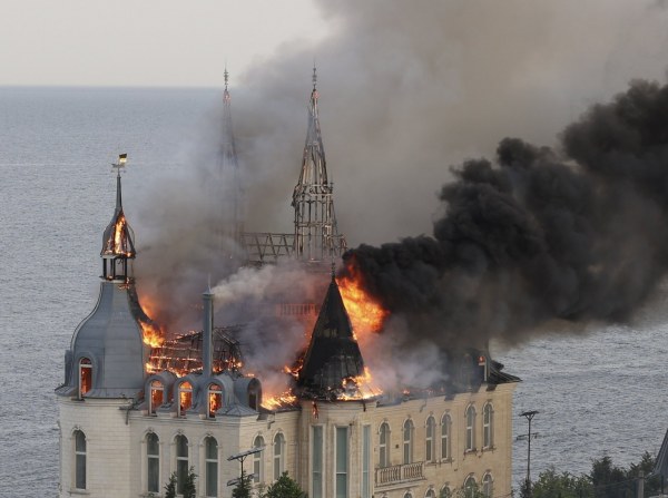 Misil ruso impacta “castillo de Harry Potter” ucraniano; 32 personas resultan heridas