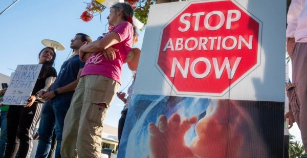 Entra en vigor ley de Florida que prohíbe el aborto desde la sexta semana de embarazo en EU