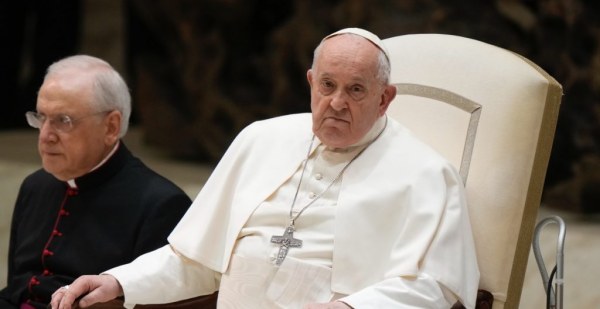El papa Francisco se sometió a pruebas diagnósticas en un hospital de Roma tras padecer gripe