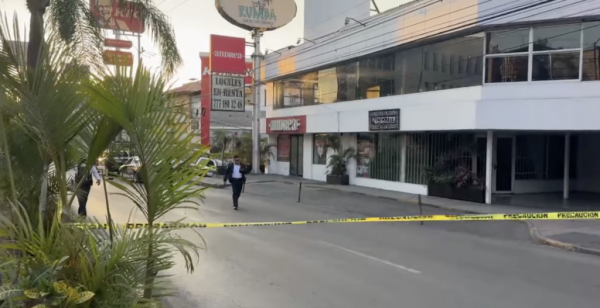 Tres muertos y ocho heridos, el saldo de un ataque armado fuera de un bar en Cuernavaca
