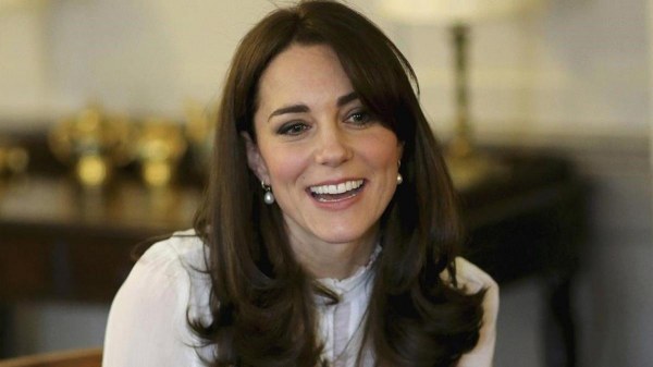 “Reaparece” Kate Middleton; internautas dudan de video y testigos