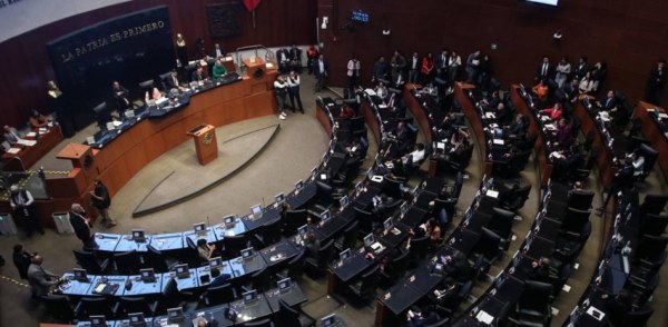 Critican senadores apoyo económico que otorgará AMLO a migrantes sudamericanos