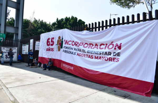 El gobierno propone aumentos en 2025 para Pensión de Adultos Mayores y Becas Benito Juárez
