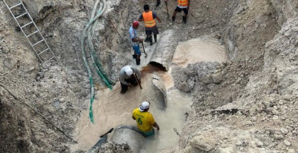 Chetumal se queda sin agua por ruptura de tubería durante trabajos del Tramo 6 del Tren Maya