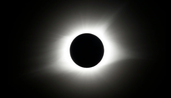Los fenómenos que acompañan al eclipse