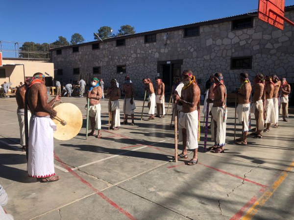 Celebran PPL rarámuris Semana Santa en el CERESO No. 8 de Guachochi