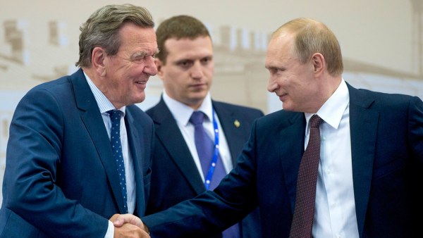Excanciller alemán afirma que su amistad con Putin puede ayudar a resolver el conflicto ucraniano
