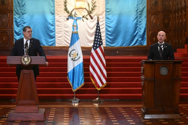 Mayorkas pide en Guatemala que migrantes usen vías legales para entrar a Estados Unidos