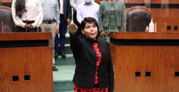 Exfiscal Valdovinos se ampara contra supuesta orden verbal de la gobernadora de Guerrero para asesinarla